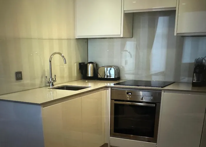 Kensington - Mezzanie Stylish Flat
