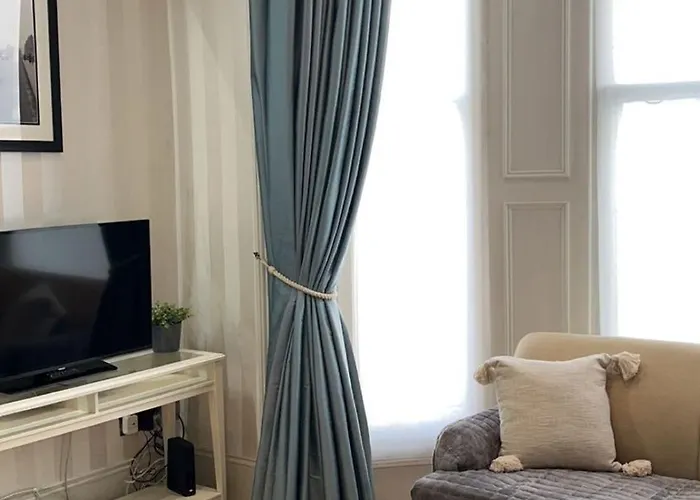 Kensington - Mezzanie Stylish Flat