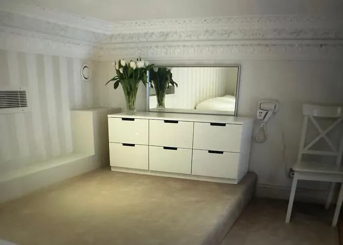 Kensington - Mezzanie Stylish Flat