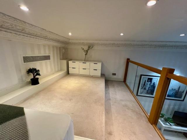 Kensington - Mezzanie Stylish Flat Appartamento *
